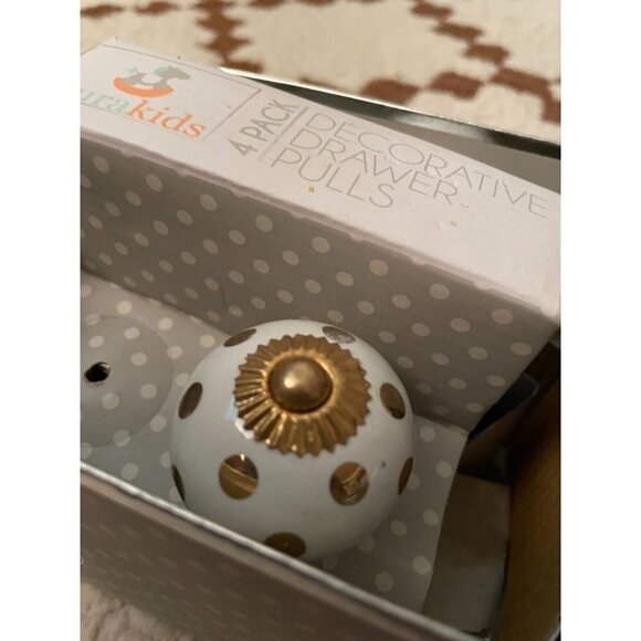 Sicura Kids 2 Decorative Drawer Pulls Gold & White - Picture 2 of 5